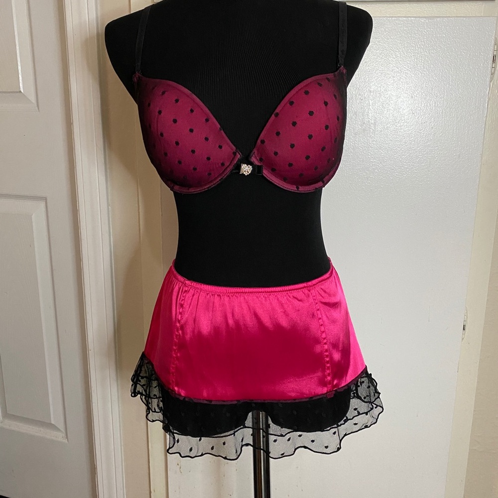 VS Y2K 2007 Sexy Little Things Skirt with 3 tier ruffles in the back and ribbon